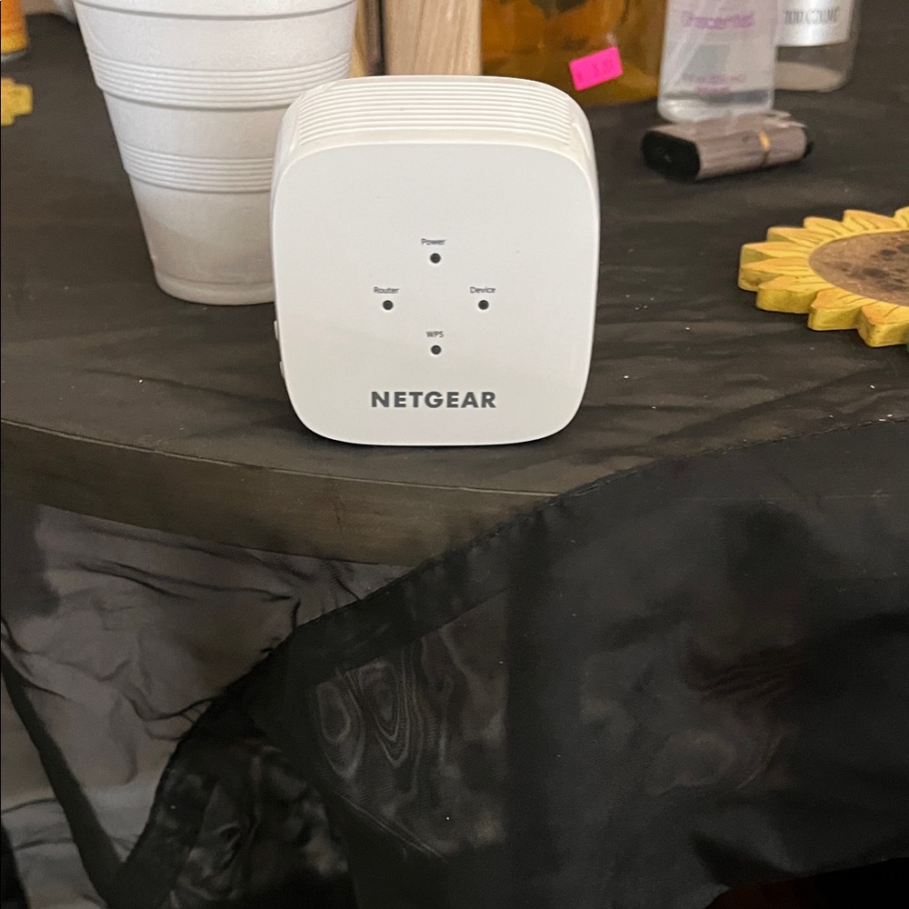 Netgear Compact White Network Booster